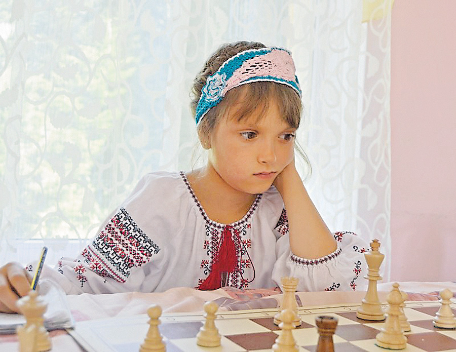 Вероніка не проти в майбутньому приміряти шахову корону. Фото з сайту ukrchess.org.ua